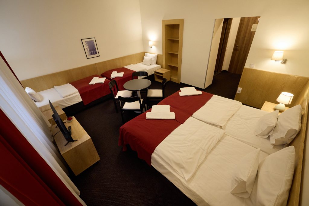 3 csillagos 4 ágyas egylégterű szoba