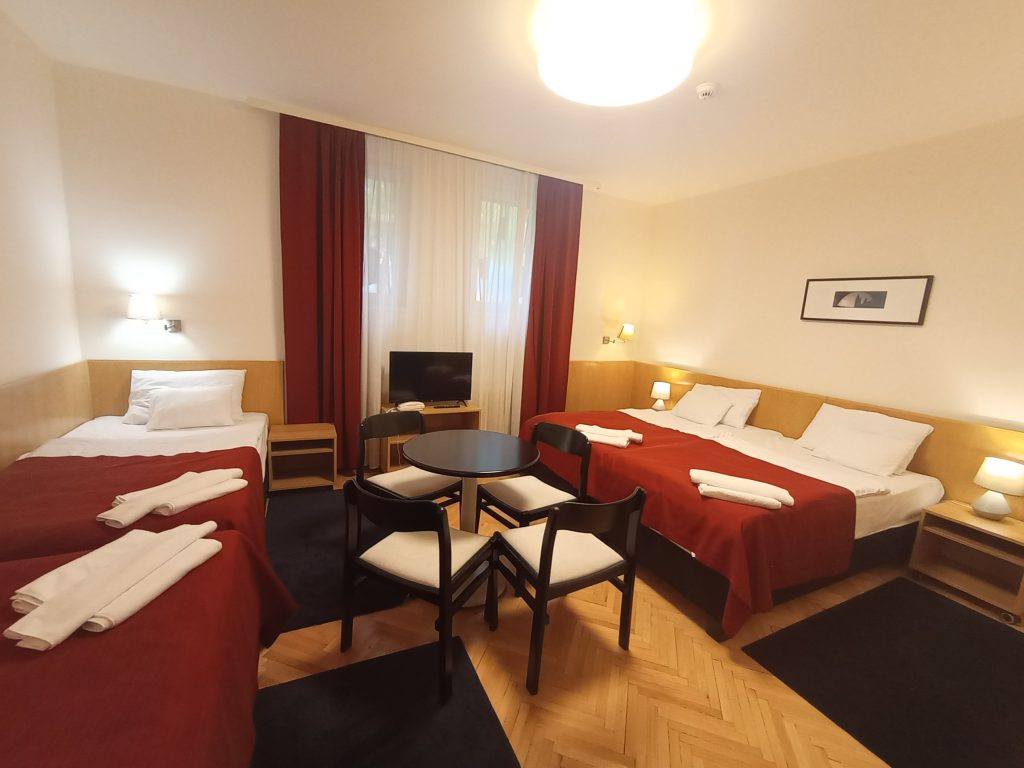 3 csillagos 4 ágyas egylégterű szoba