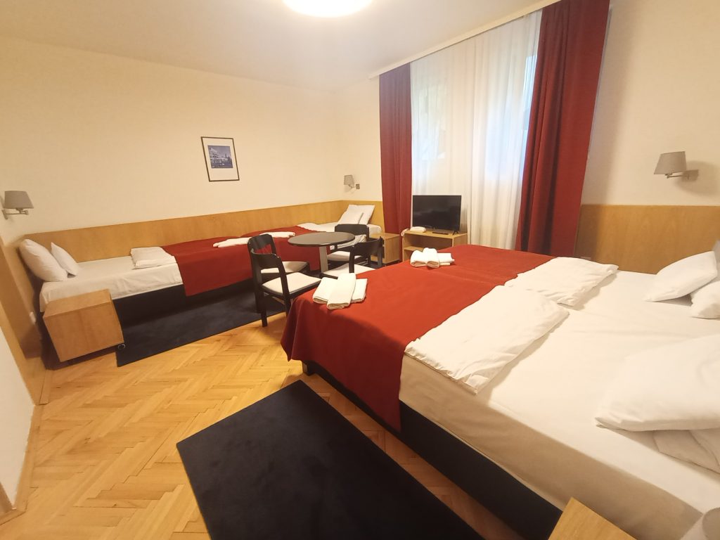 3 csillagos 4 ágyas egylégterű szoba