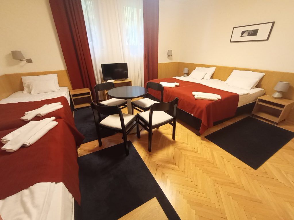 3 csillagos 4 ágyas egylégterű szoba