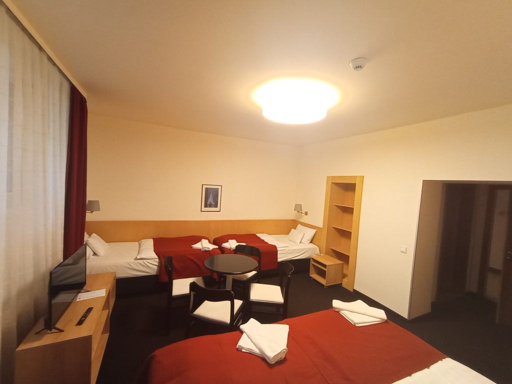 3 csillagos 4 ágyas egylégterű szoba